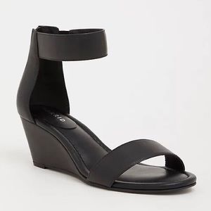 NWOT Torrid 7.5 Black Mini Faux Leather Wedge Heel